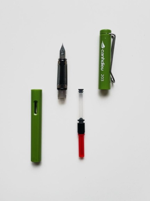 Bút Cánh Diều 203 EF – Ngòi Siêu Nhỏ, Viết Êm, Nét Mảnh Đều Đẹp, Phù Hợp Luyện Chữ Và Viết Nhanh