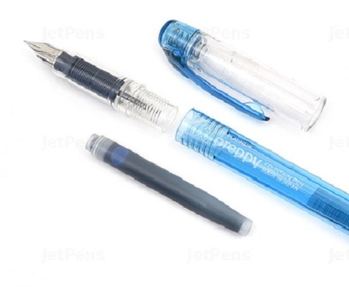 Bút Máy Preppy F02 Nhật Bản – Nét 0.2mm, Vỏ Xanh Trong Suốt, Ống Mực Tím, Viết Mảnh Cực Đẹp, Chuẩn Ghi Chú Và Luyện Nét Nhỏ