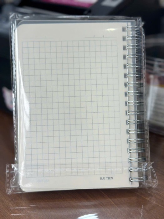 Sổ Lò Xo A6 Hải Tiến The Light 9882 Bìa Nhựa Kẻ Caro 200 Trang Giấy 80gsm