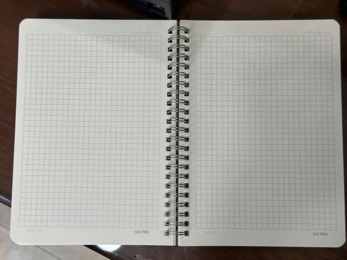 Sổ Lò Xo A5 Hải Tiến The Light 9875 Bìa Nhựa Kẻ Caro 200 Trang Giấy 80gsm